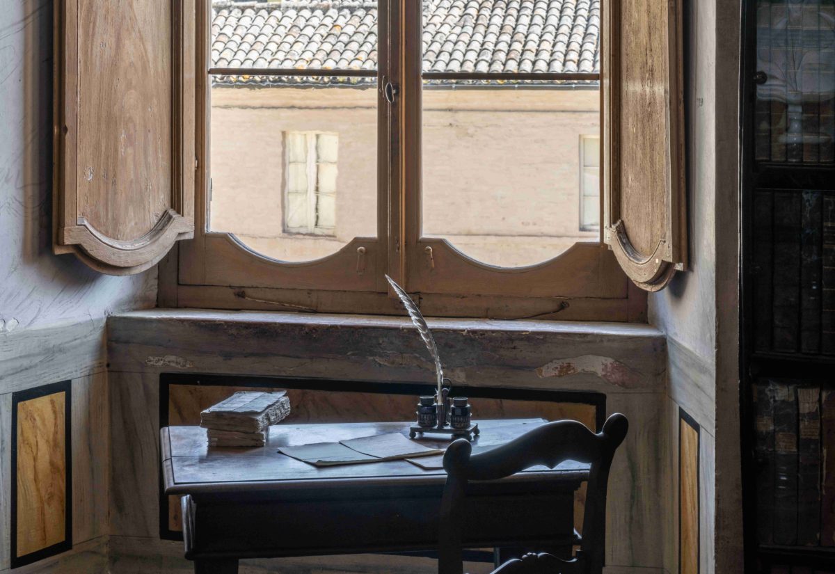 Scrittoio fronte finestra di Giacomo Leopardi