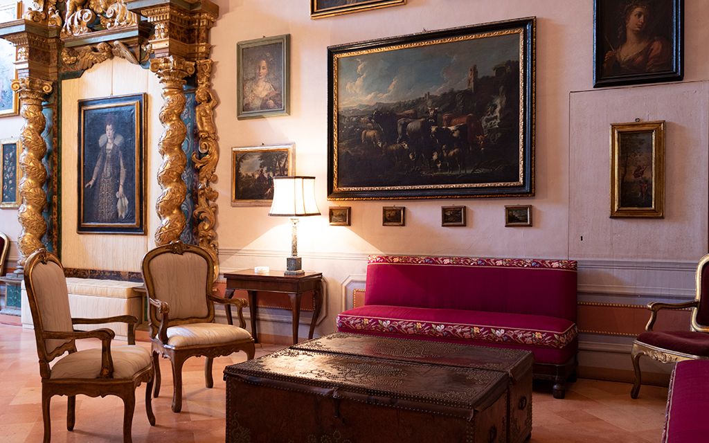 CASA LEOPARDI S'ILLUMINA DI MENO
