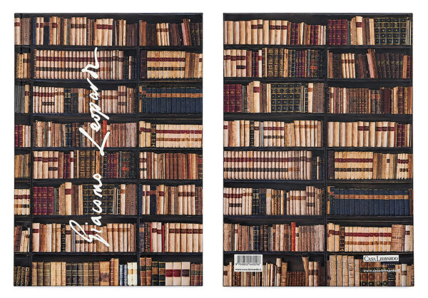 Fronte e retro del quadernone con raffigurati i liberi della biblioteca